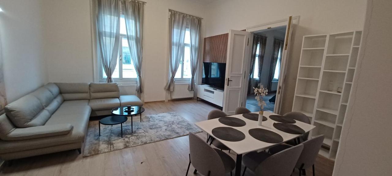 Entrez Apartment 3 - Historical Centre Košice Buitenkant foto